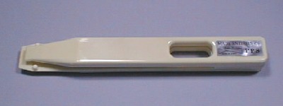 用于处理4寸半导体硅晶圆的PPS材质晶片夹(晶片镊子):独特设计的晶片夹以较少的接触可轻巧且稳当的拿起易碎的半导体硅晶圆。
